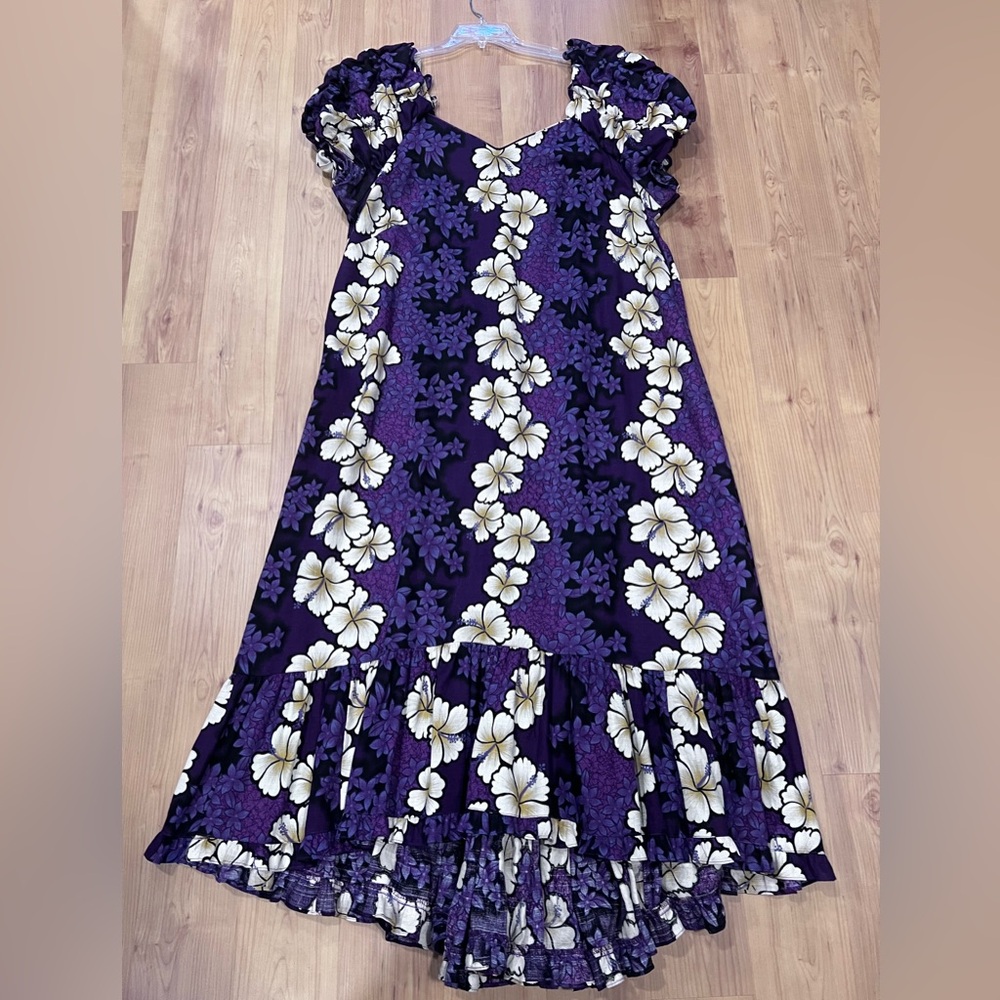 Hilo Hattie 1X Blossoming Hibiscus Barkcloth Muumuu with Fishtail Hawaiian Dress